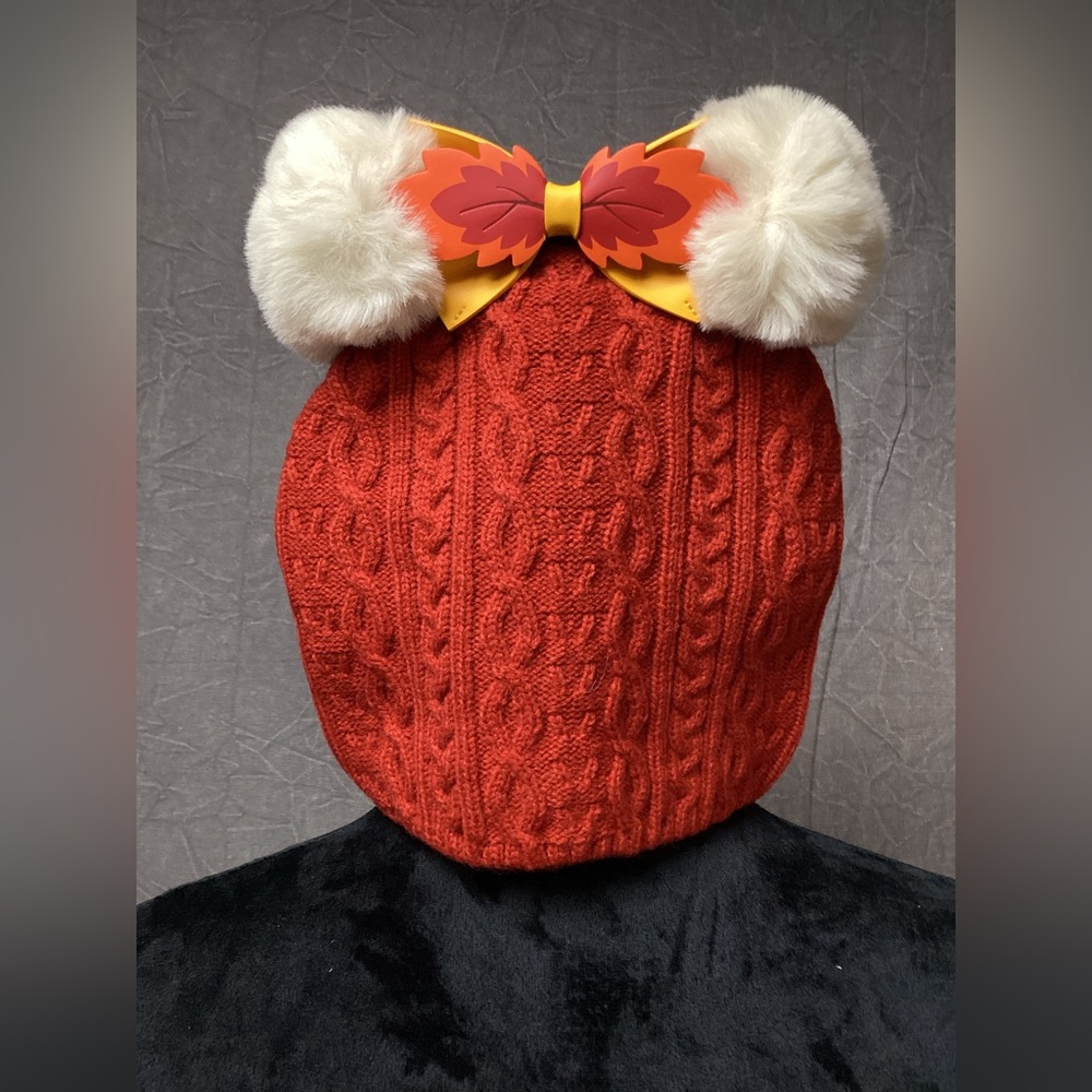 NWT Loungefly Exclusive Disney Fall Minnie Mouse Pom Beanie